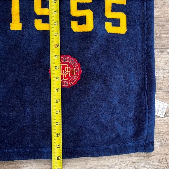 Disneyland Resort Mickey #1 Fan Throw Blanket Plush 50x58 Authentic Disney Parks - Picture 6 of 6